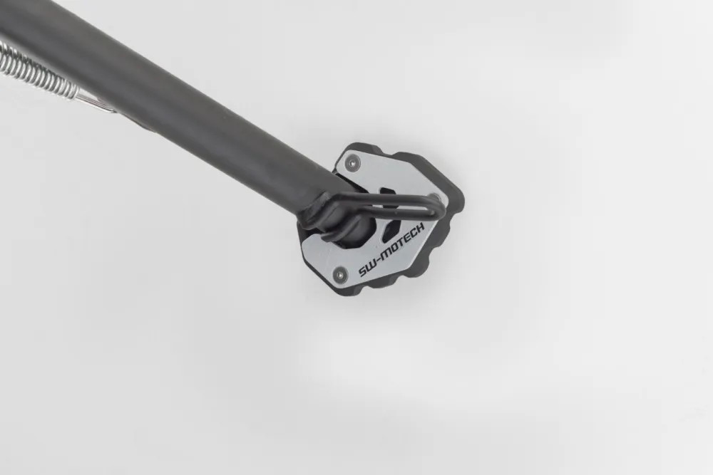 Časově Omezené SW-Motech prodloužení pro boční stojan - černé/stříbrné. Trident 660 (24-) / 800 (25-). - SW-Motech